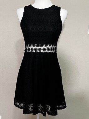 Iris Black Crochet Waist Sleeveless Fit and Flare Cocktail Party Dress Size M